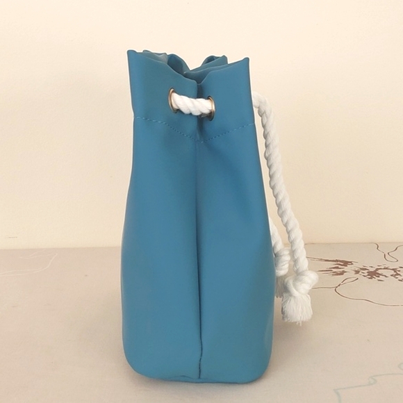 Dolce&Gabbana light blue cosmetic bag - Picture 4 of 10